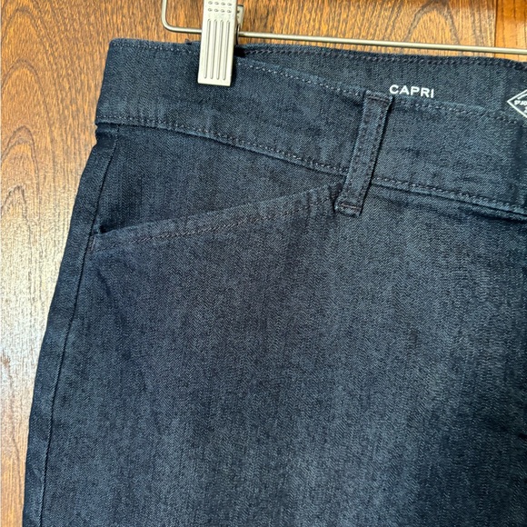 Capris - Picture 2 of 9